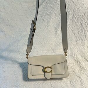 Coach, Crossbody in cream.